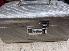 Şifreli Deri Makyaj Takı Kutusu