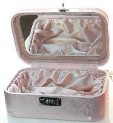 Şifreli Deri Makyaj Takı Kutusu