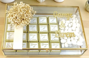 İsme Özel Kapaklı Kutu İçerisinde Çikolata Tepsisi