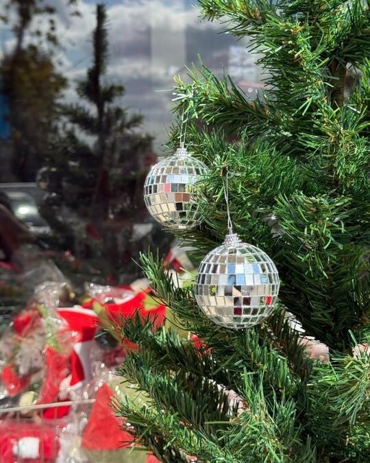 4'lü Gümüş Yılbaşı Ağaç Süsü Cici Top Seti