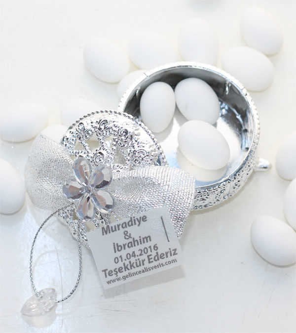 Ayaklı Gümüş Kutuda Nikah Şekeri Çiçekli