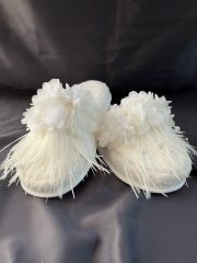 Tüylü Çiçekli Terlik Beyaz