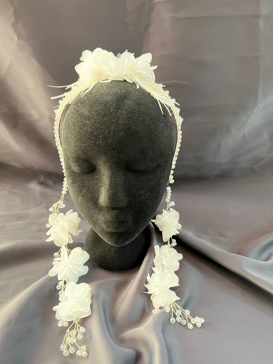 Kristal Taşlı Küpeli Taç Beyaz