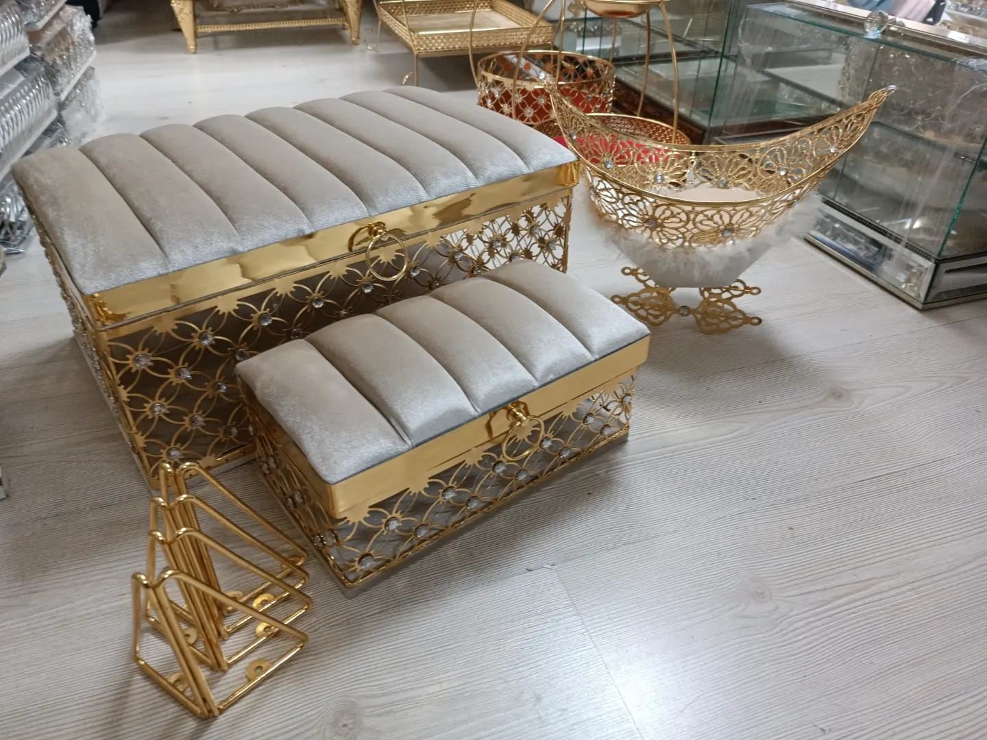 Kadife Kapaklı Metal Sandık