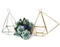 Üçgen Orta Boy Kapaklı Fanus